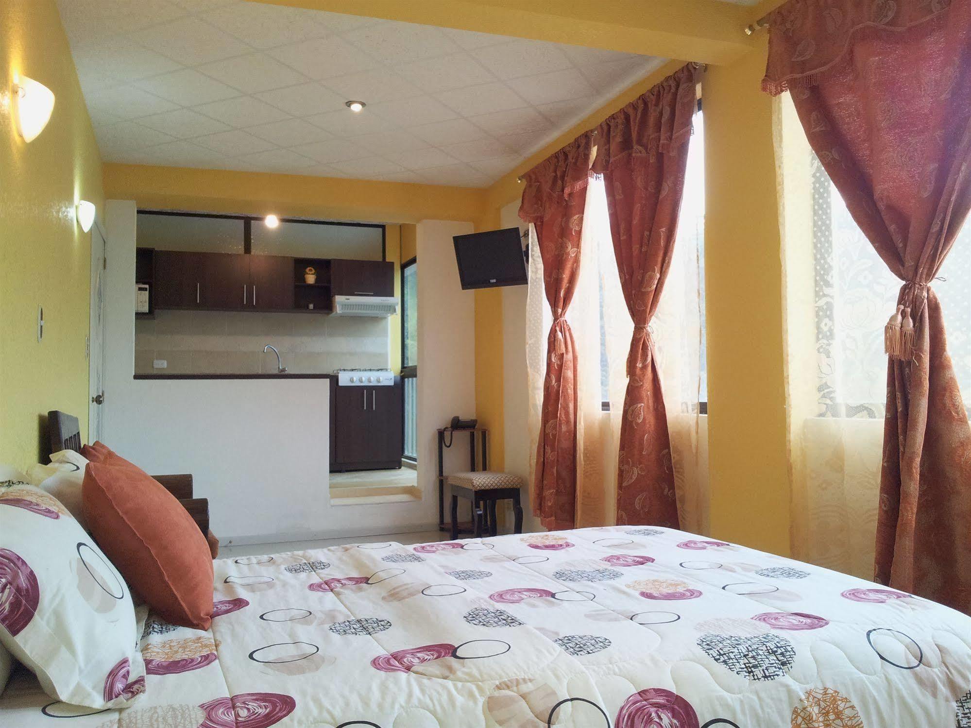 Chezelena Suites & Apartments Puembo Zewnętrze zdjęcie